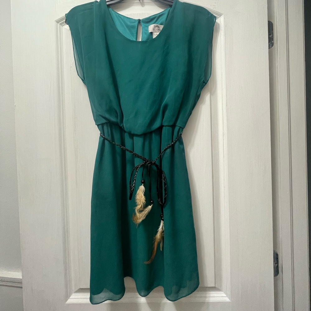 Evergreen dress with feather belt
